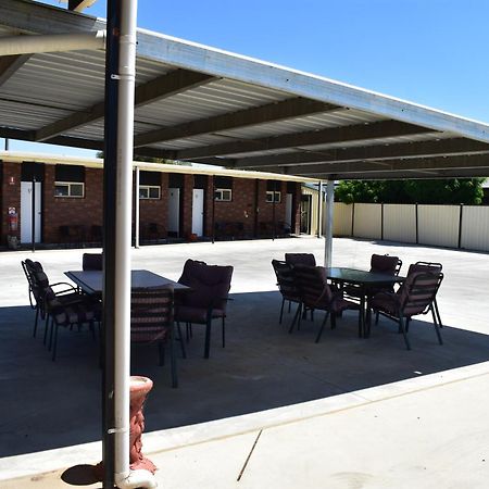 Riviana Motel Deniliquin Zewnętrze zdjęcie