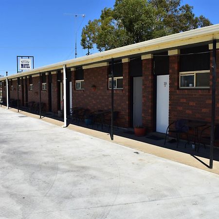 Riviana Motel Deniliquin Zewnętrze zdjęcie