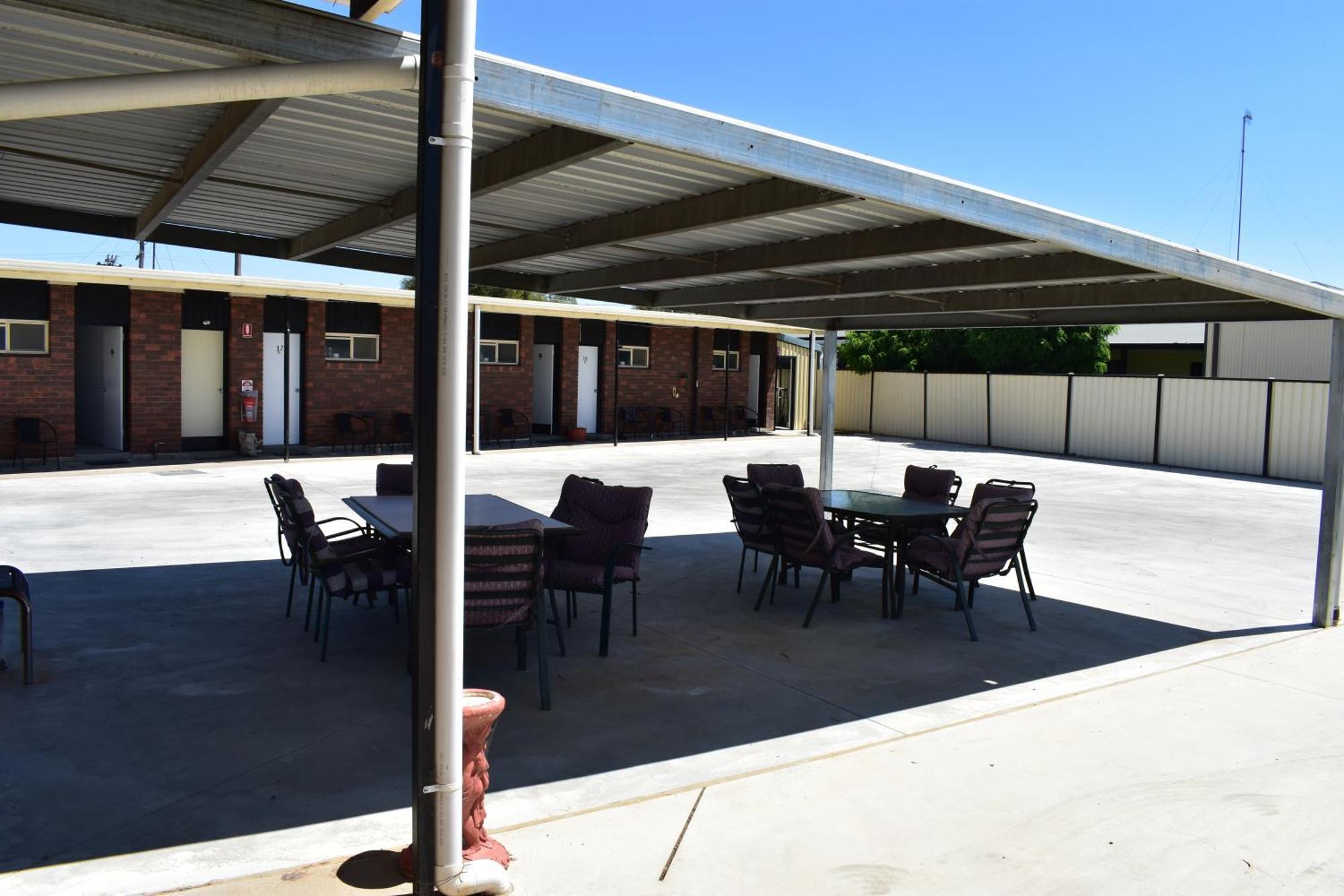Riviana Motel Deniliquin Zewnętrze zdjęcie