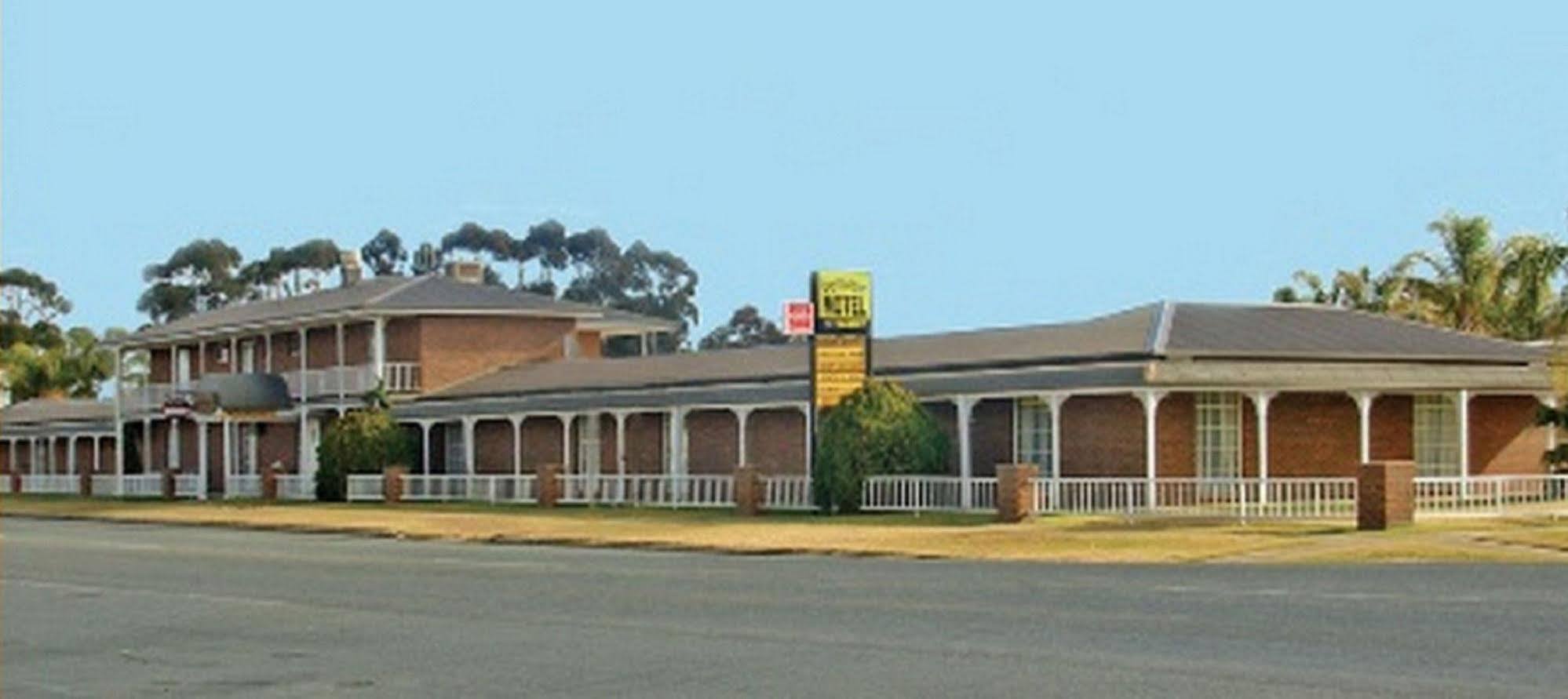 Riviana Motel Deniliquin Zewnętrze zdjęcie